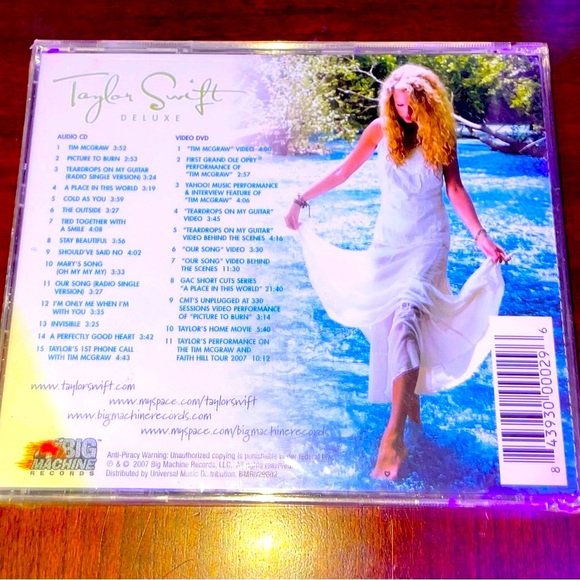 NEW SEALED Taylor Swift Debut Deluxe CD DVD Lenticular Holographic Cover - Picture 2 of 2